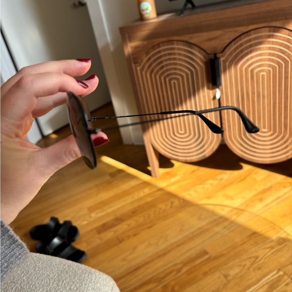 Ray-Ban Classic Black Aviator Sunglasses - Picture 3 of 3